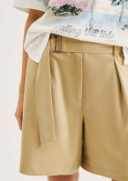 Bermuda Feminina Evasê Em Alfaiataria