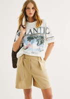 Bermuda Feminina Evasê Em Alfaiataria